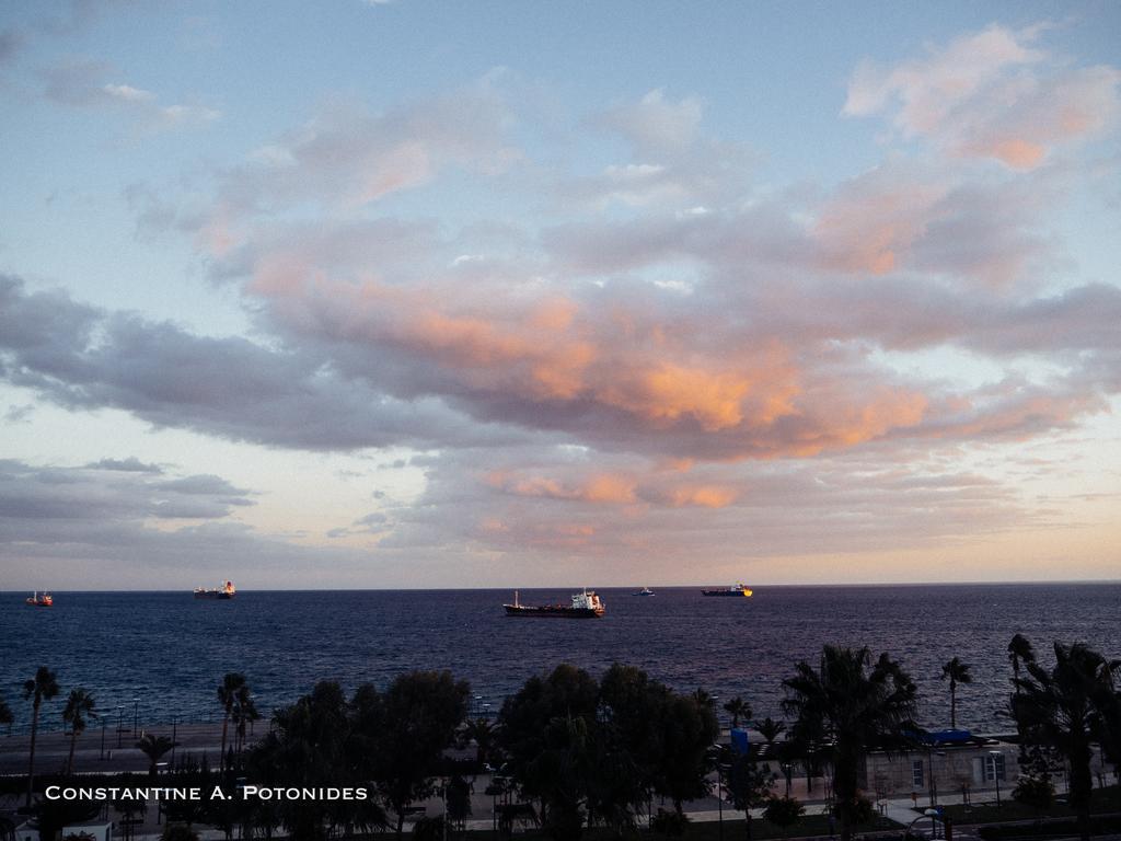 Sea Front & City Center, Amazing Sea View Limassol Zewnętrze zdjęcie